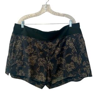 Athleta Trekkie North Printed Shorts Size 20